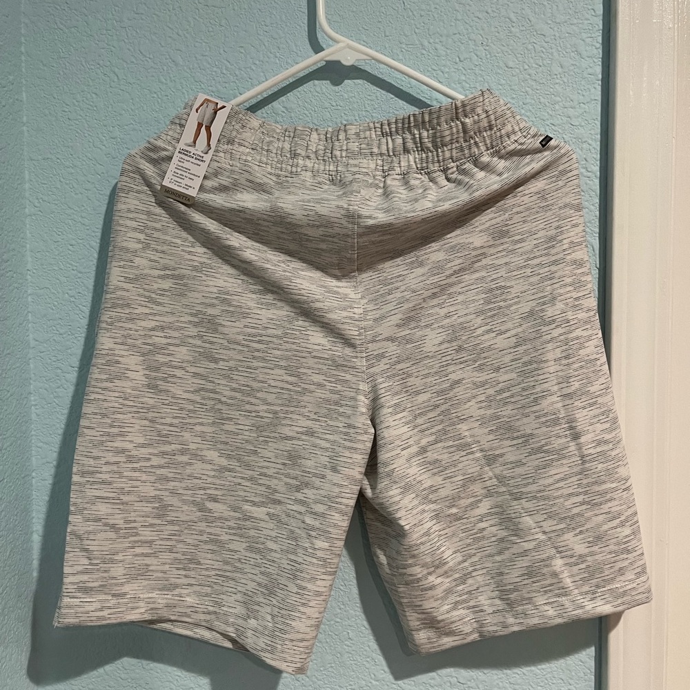 Women’s XS size active Bermuda short brand new